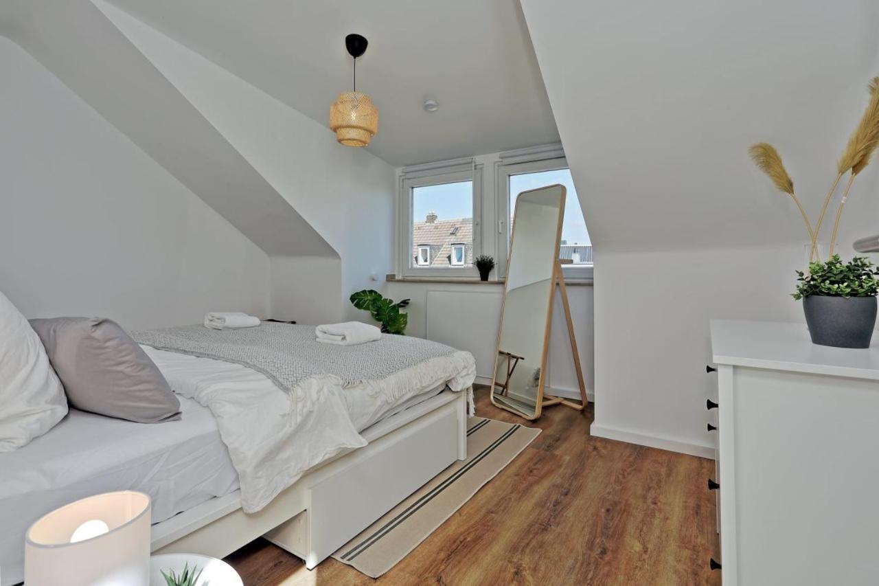 'Traveller Lodge' Grosszuegiges Apartment - 3 Bedroom 10Min To Hbf, Full Kitchen, Homeoffice, Netflix, Wifi Дюссельдорф Екстер'єр фото