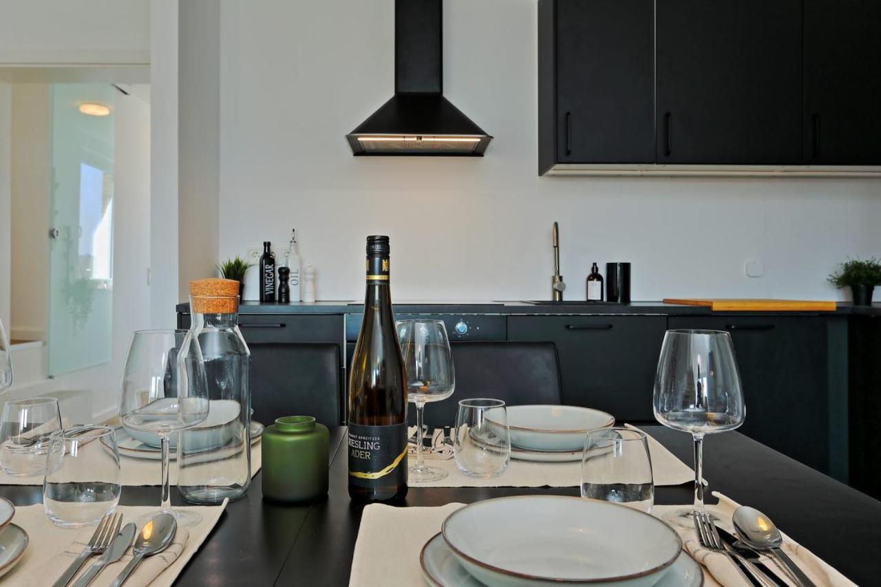 'Traveller Lodge' Grosszuegiges Apartment - 3 Bedroom 10Min To Hbf, Full Kitchen, Homeoffice, Netflix, Wifi Дюссельдорф Екстер'єр фото
